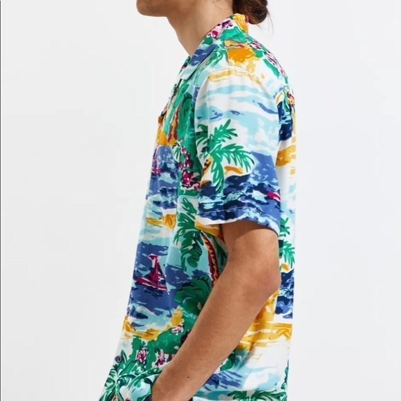 UO Painted Paradise Rayon Short Sleeve Button-Down Shirt - Picture 5 of 5
